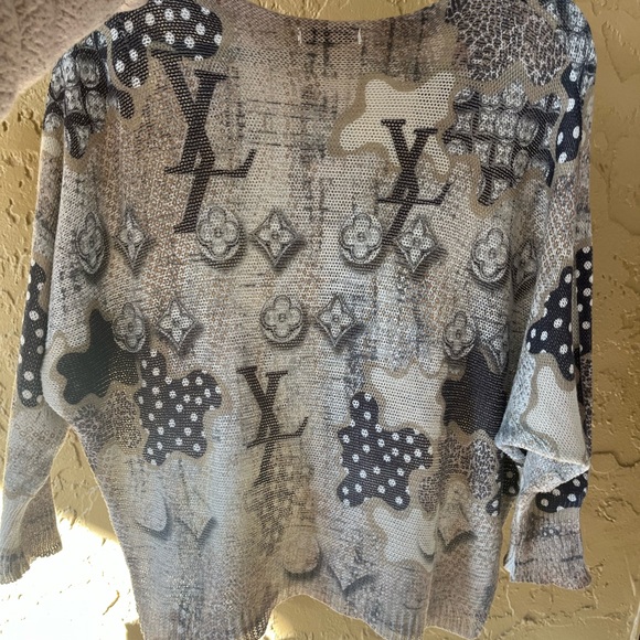 Artistic Graphic Sweater - Cream and Black - Picture 2 of 3